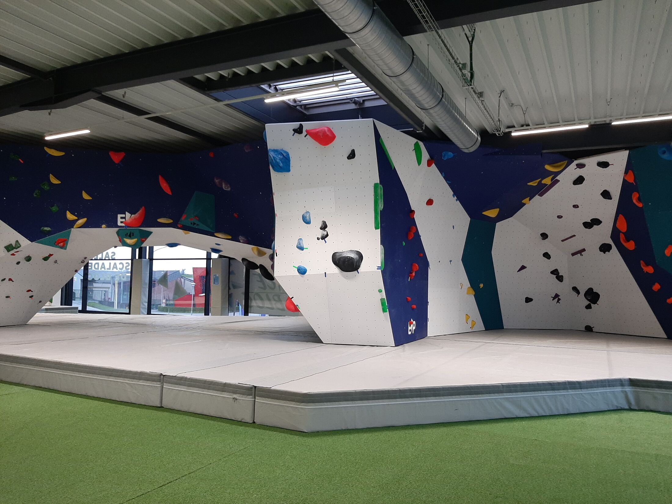 Peace & Bloc EP Climbing