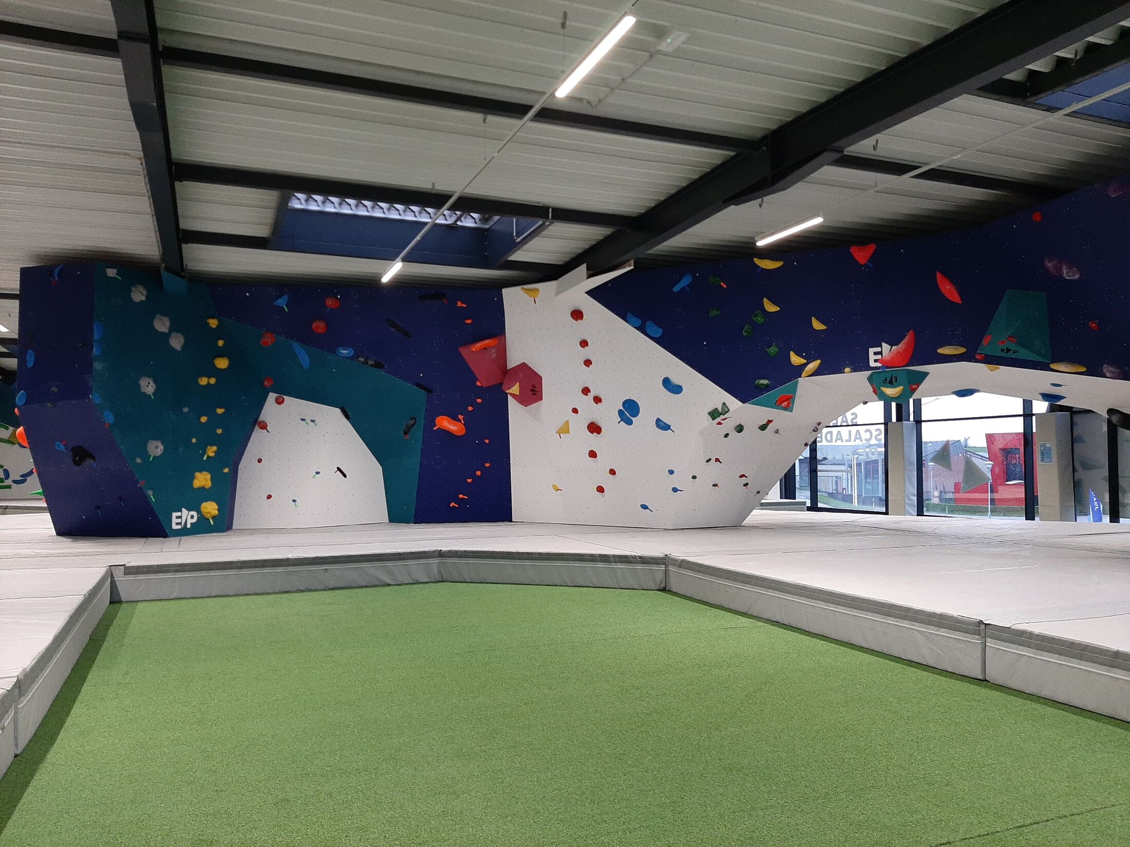 Peace & Bloc EP Climbing