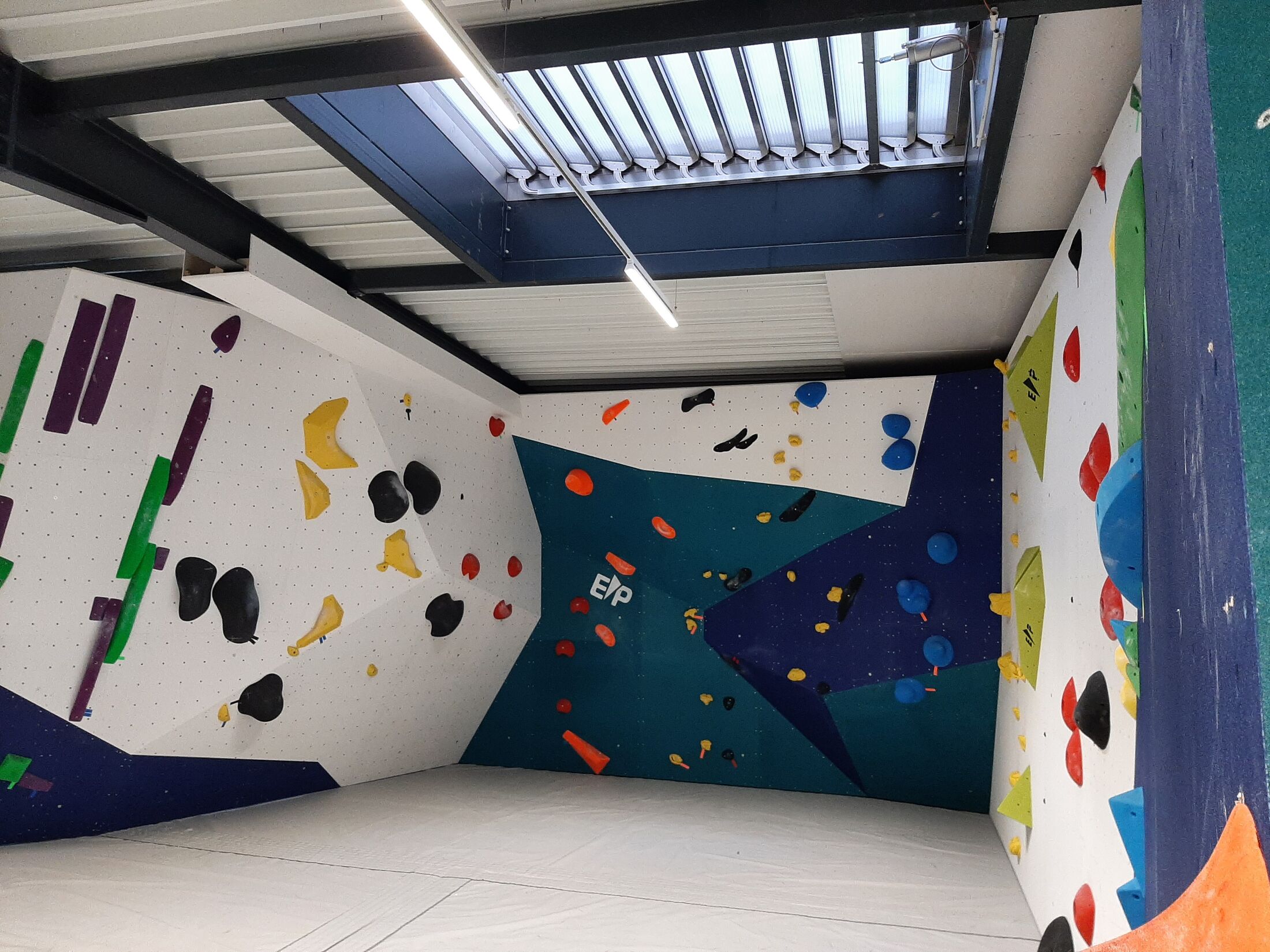 Peace & Bloc EP Climbing