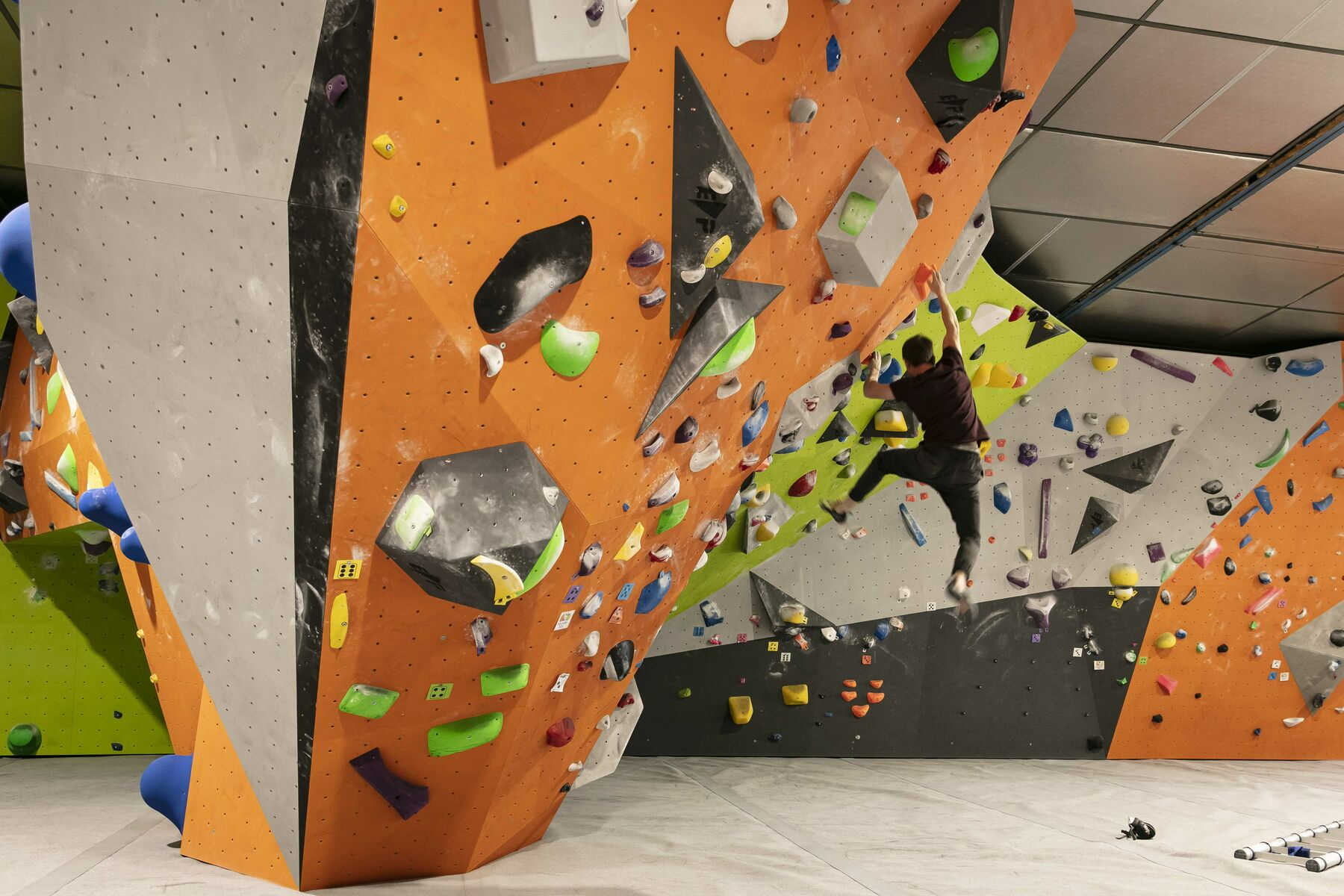 EntrePrises Climbing Walls & Holds Manufacturer Holds